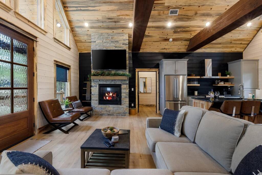 Lone Pine Lodge. Brand New! 2 Bedroom Luxury Cabin. Broken Bow Luaran gambar
