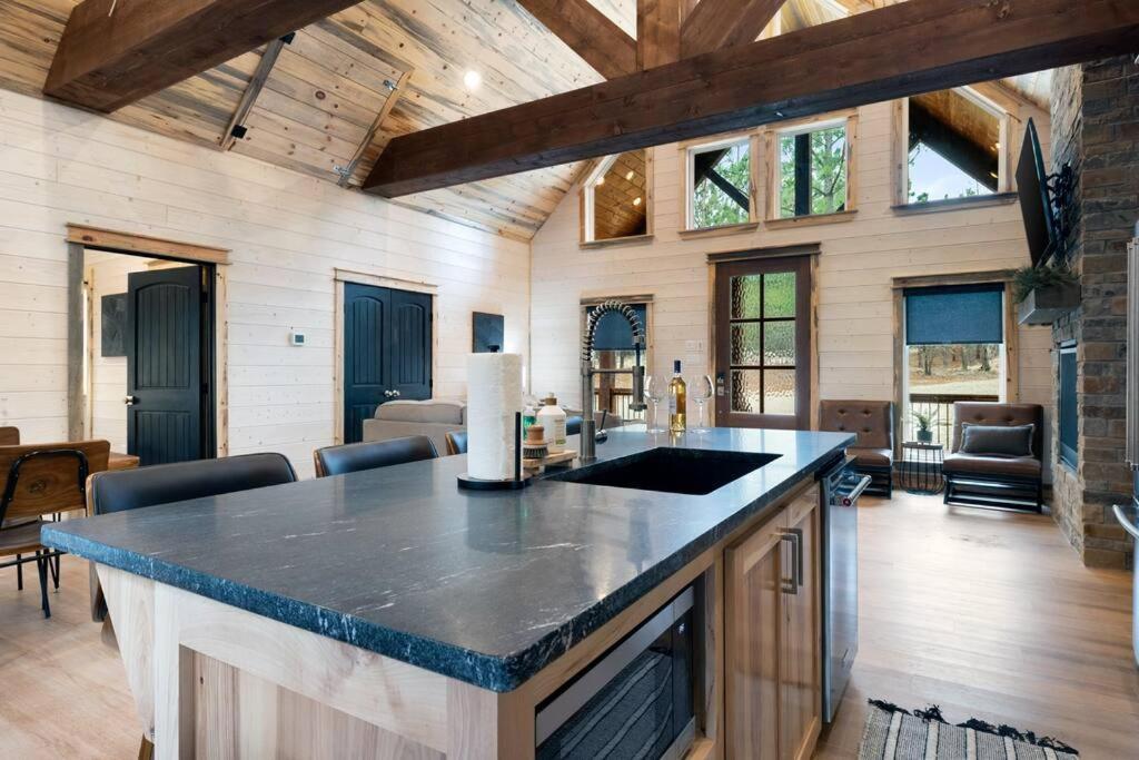 Lone Pine Lodge. Brand New! 2 Bedroom Luxury Cabin. Broken Bow Luaran gambar